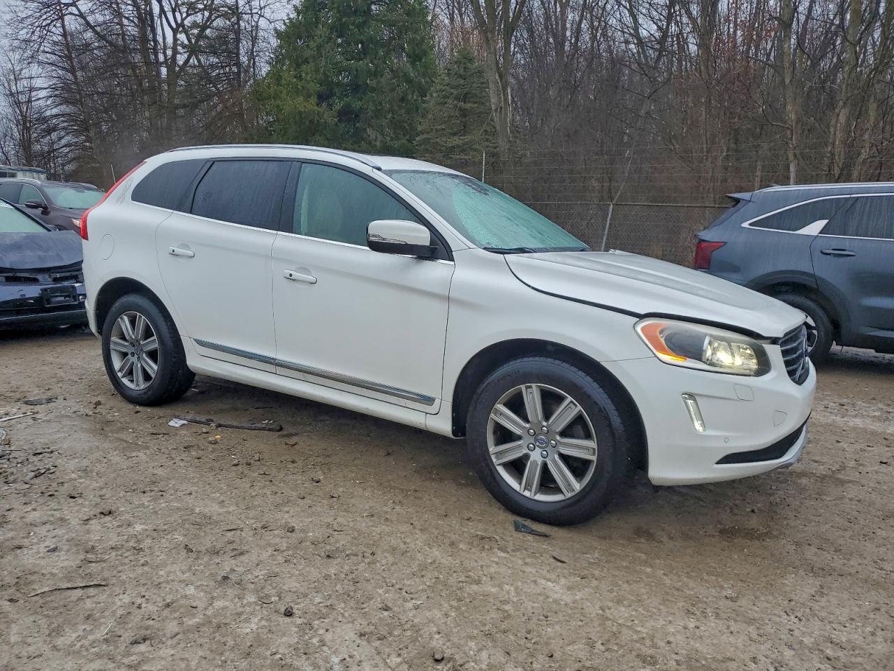 2017 VOLVO XC60 T5 INSCRIPTION photo 4