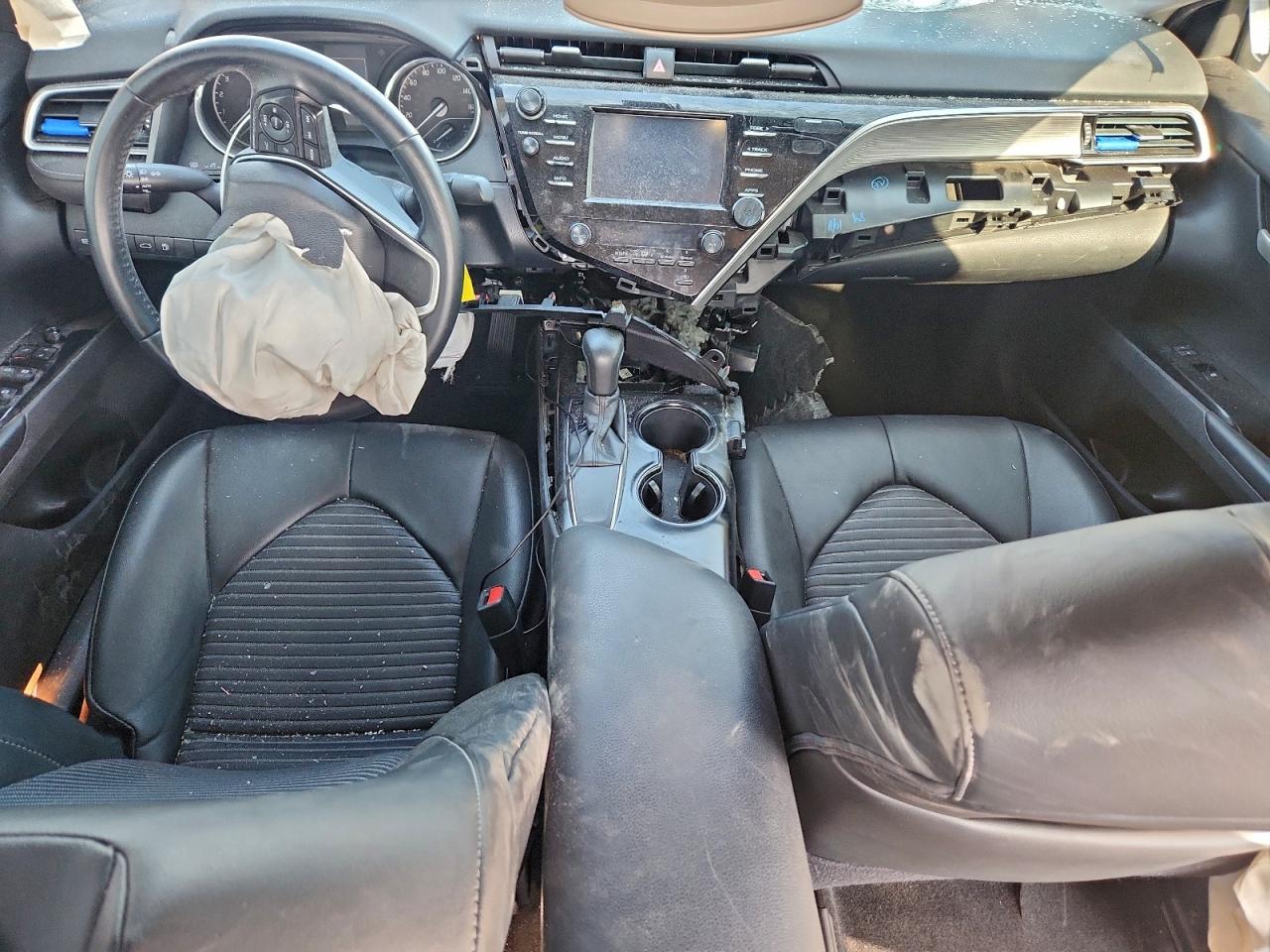 2018 TOYOTA CAMRY photo 8