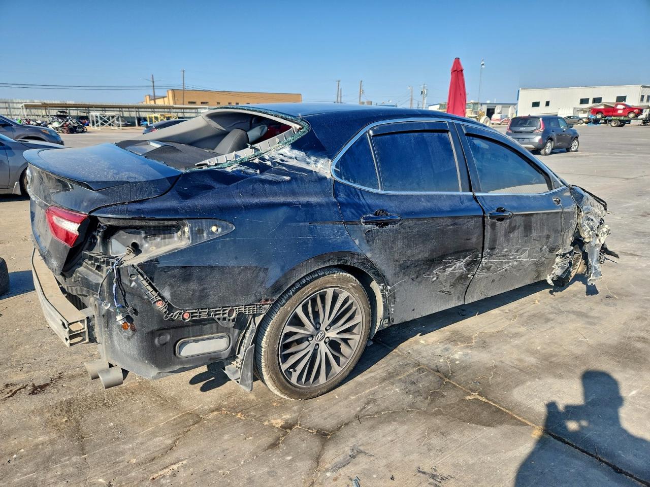 2018 TOYOTA CAMRY photo 3
