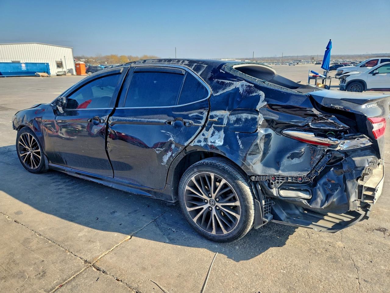 2018 TOYOTA CAMRY photo 2
