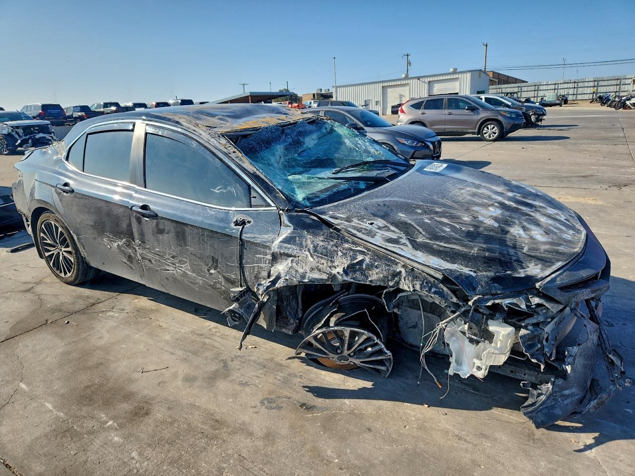 2018 TOYOTA CAMRY photo 4