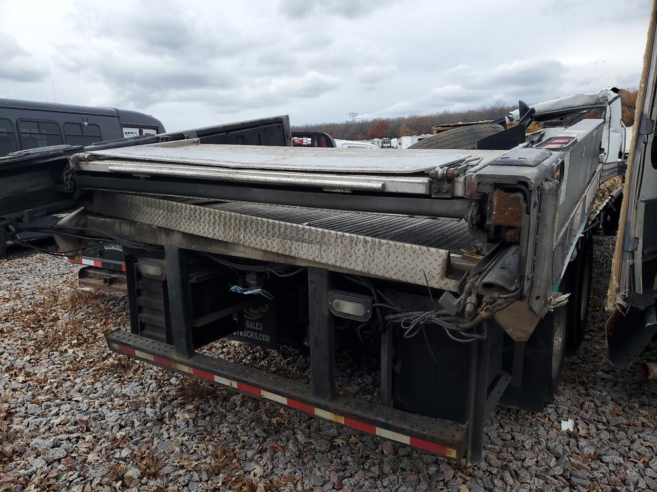 2017 FREIGHTLINER M2 106 MEDIUM DUTY photo 3