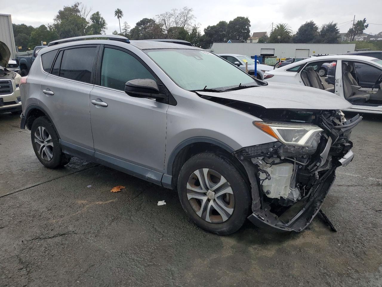 2018 TOYOTA RAV4 LE photo 4
