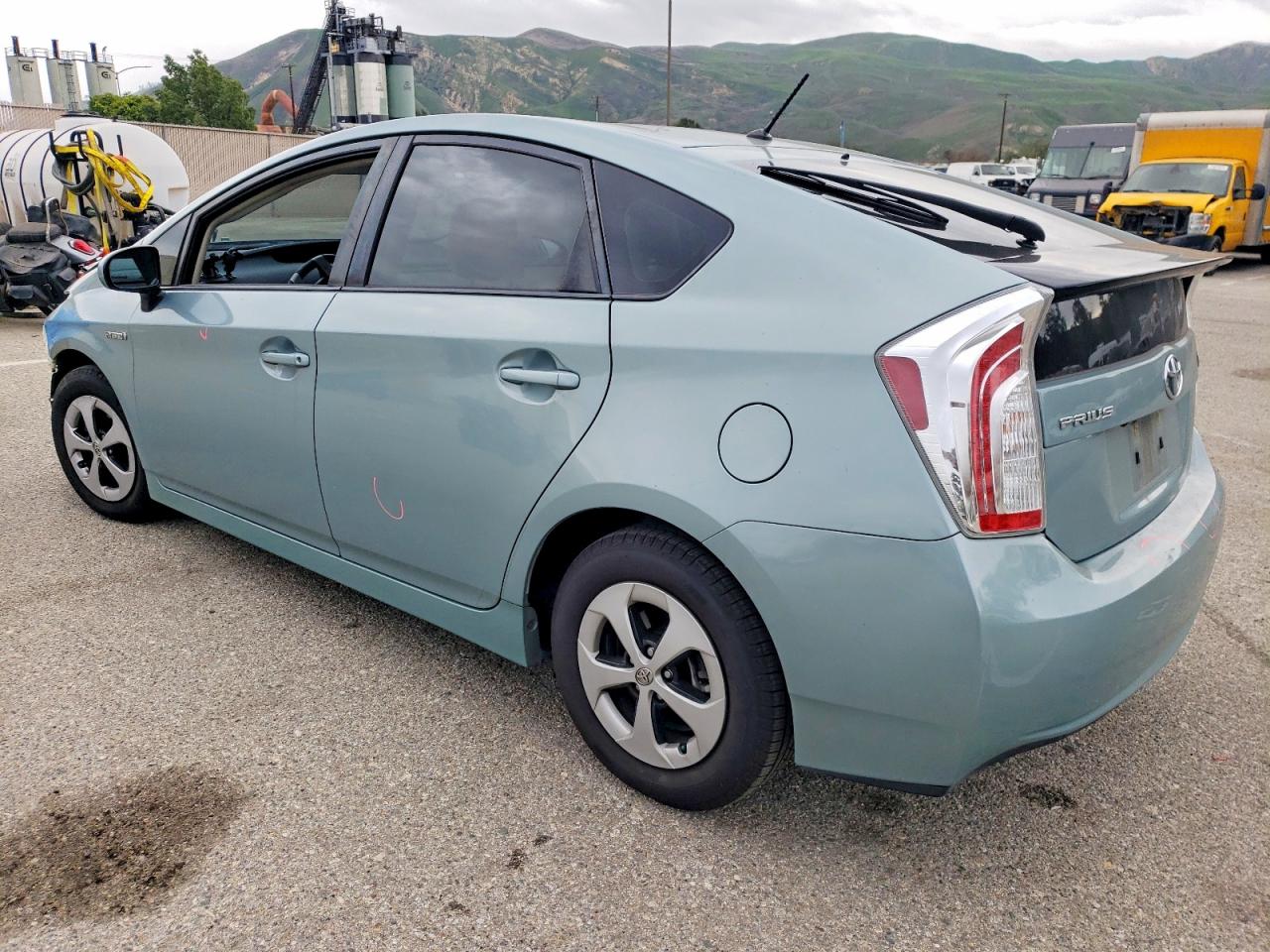 2015 TOYOTA PRIUS photo 2