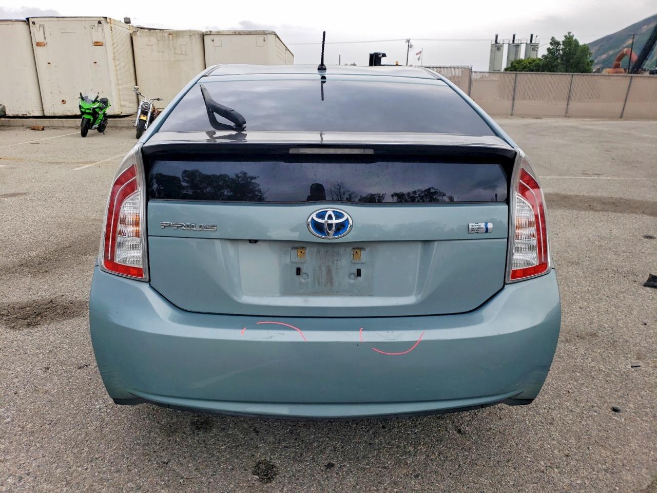 2015 TOYOTA PRIUS photo 6