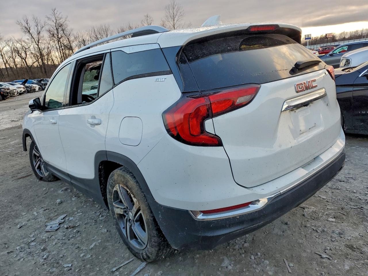 2020 GMC TERRAIN SLT photo 2