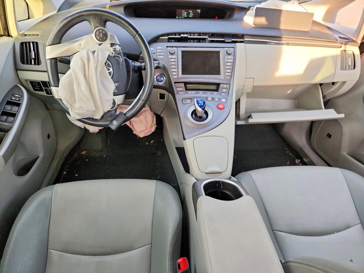 2012 TOYOTA PRIUS photo 8