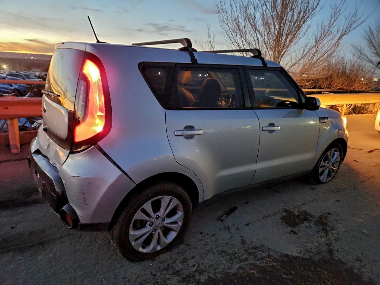 2016 KIA SOUL + photo 3