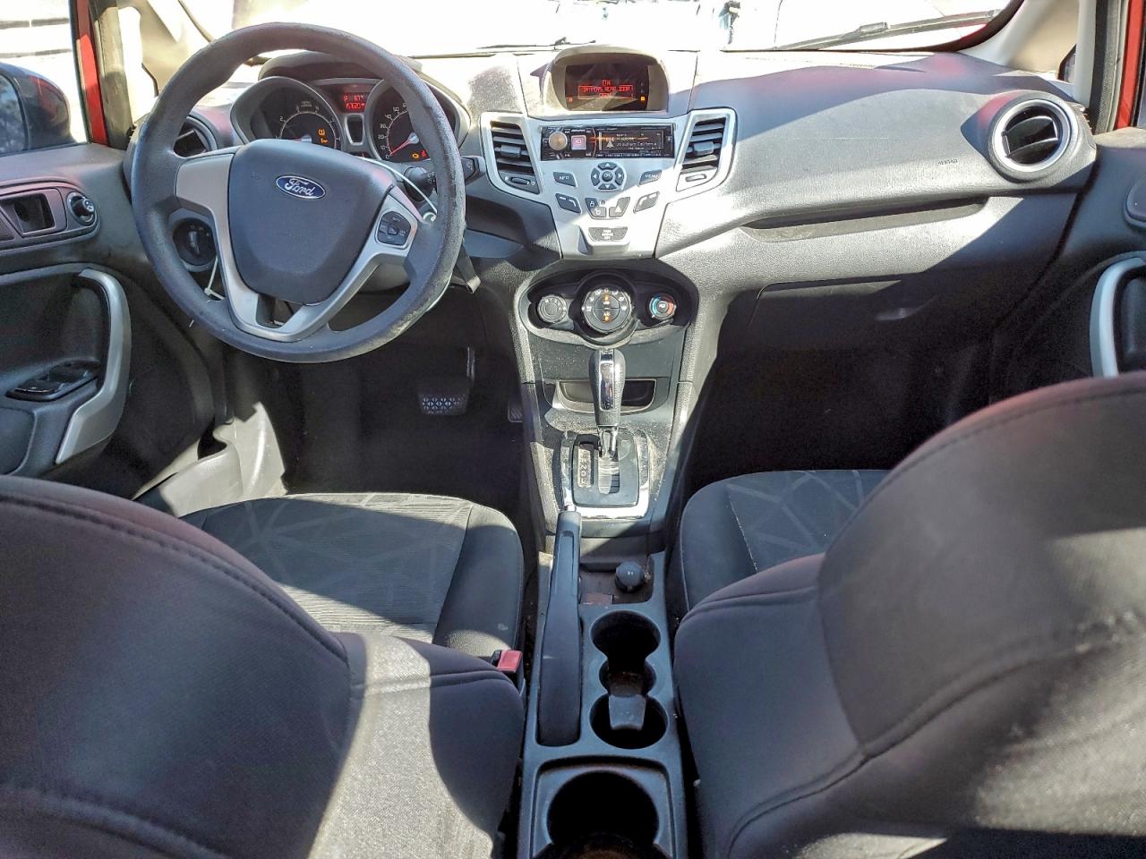 2011 FORD FIESTA SE photo 8