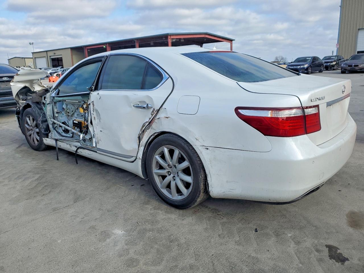 2007 LEXUS LS 460 photo 2