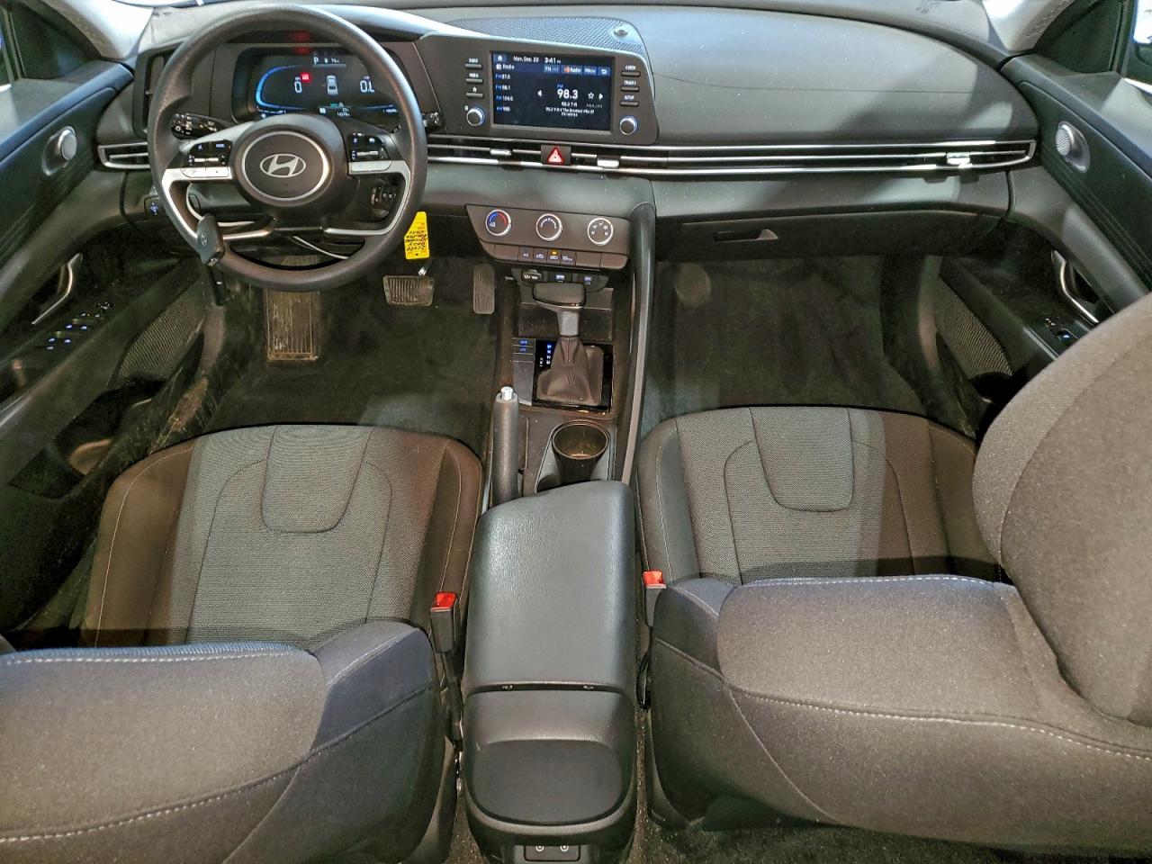 2024 HYUNDAI ELANTRA SE photo 8
