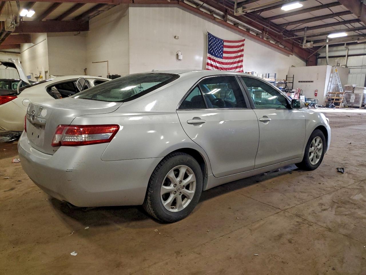2011 TOYOTA CAMRY BASE photo 3