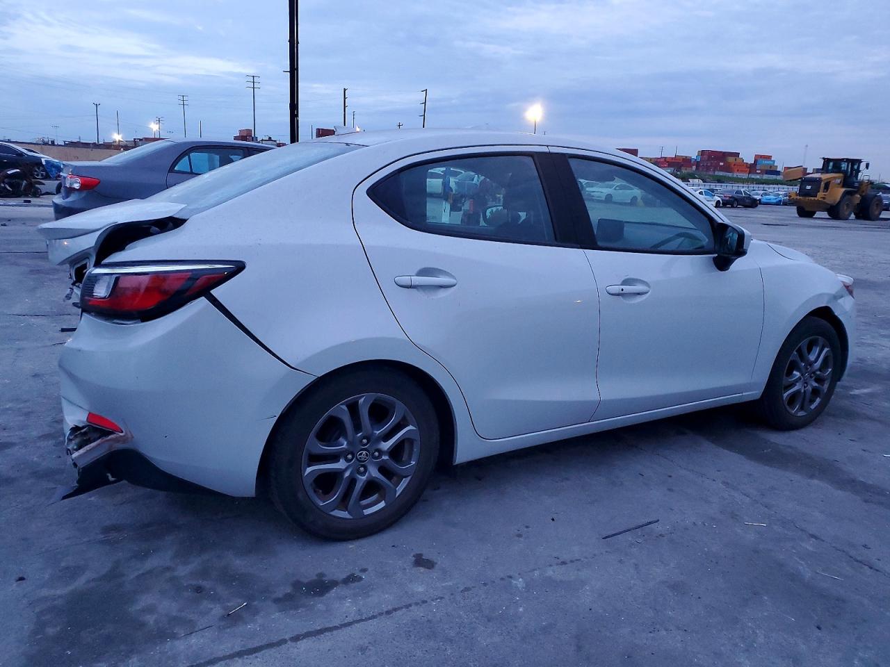 2019 TOYOTA YARIS L photo 3
