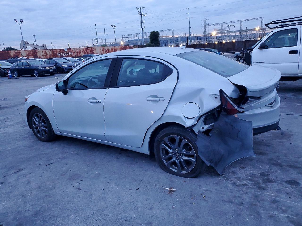 2019 TOYOTA YARIS L photo 2