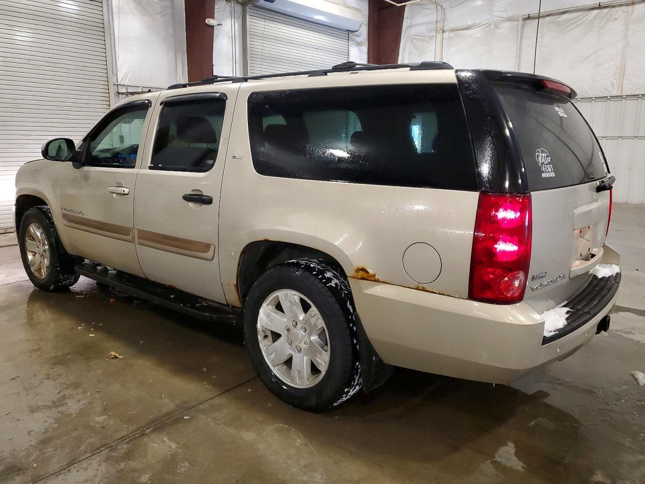 2007 GMC YUKON XL K1500 photo 2