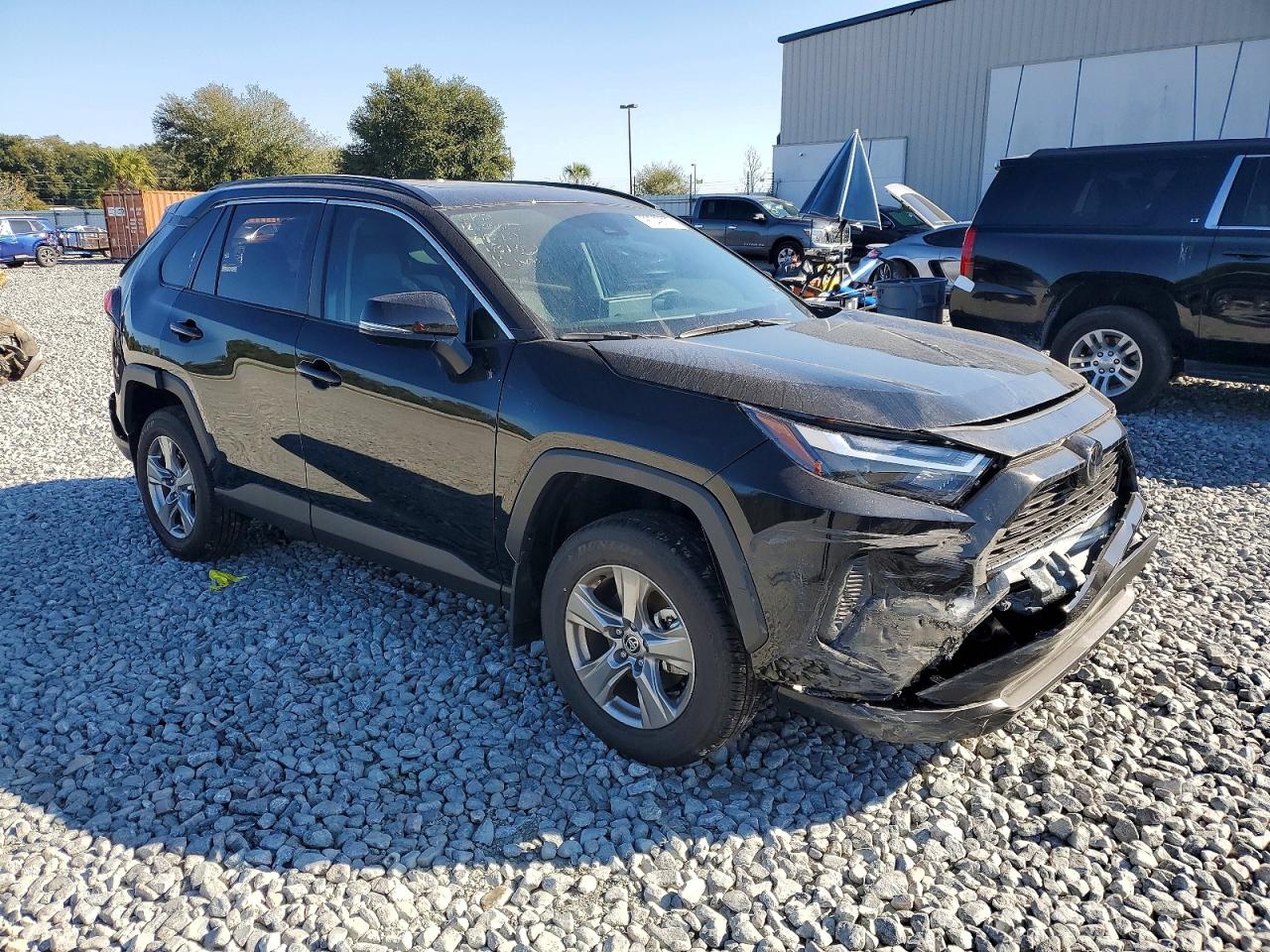 2025 TOYOTA RAV4 XLE photo 4