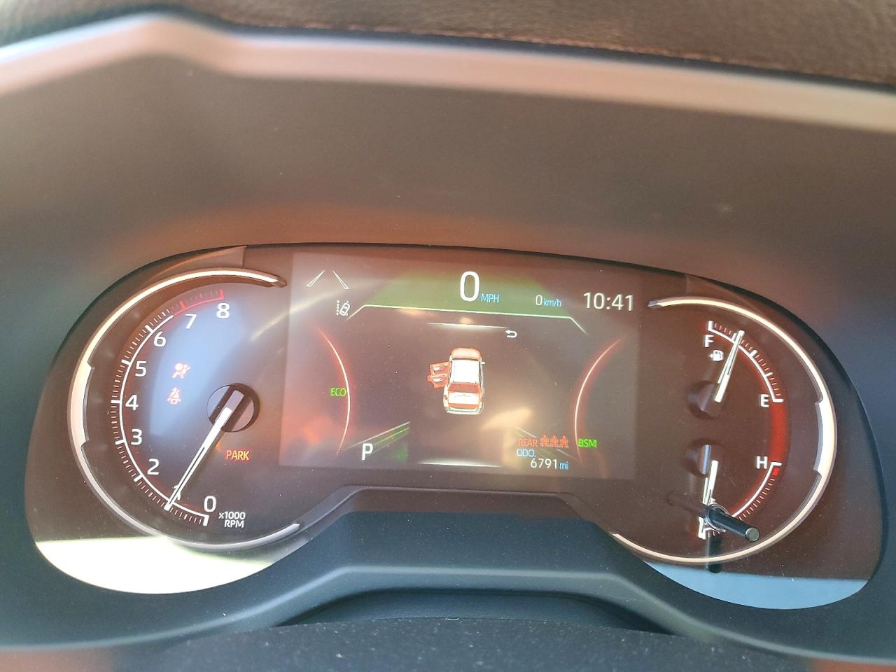 2025 TOYOTA RAV4 XLE photo 9