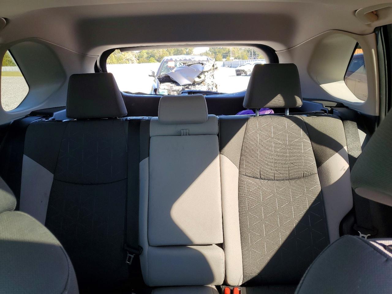 2025 TOYOTA RAV4 XLE photo 10