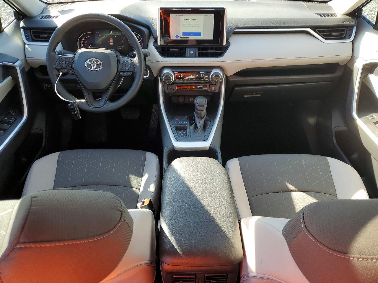 2025 TOYOTA RAV4 XLE photo 8
