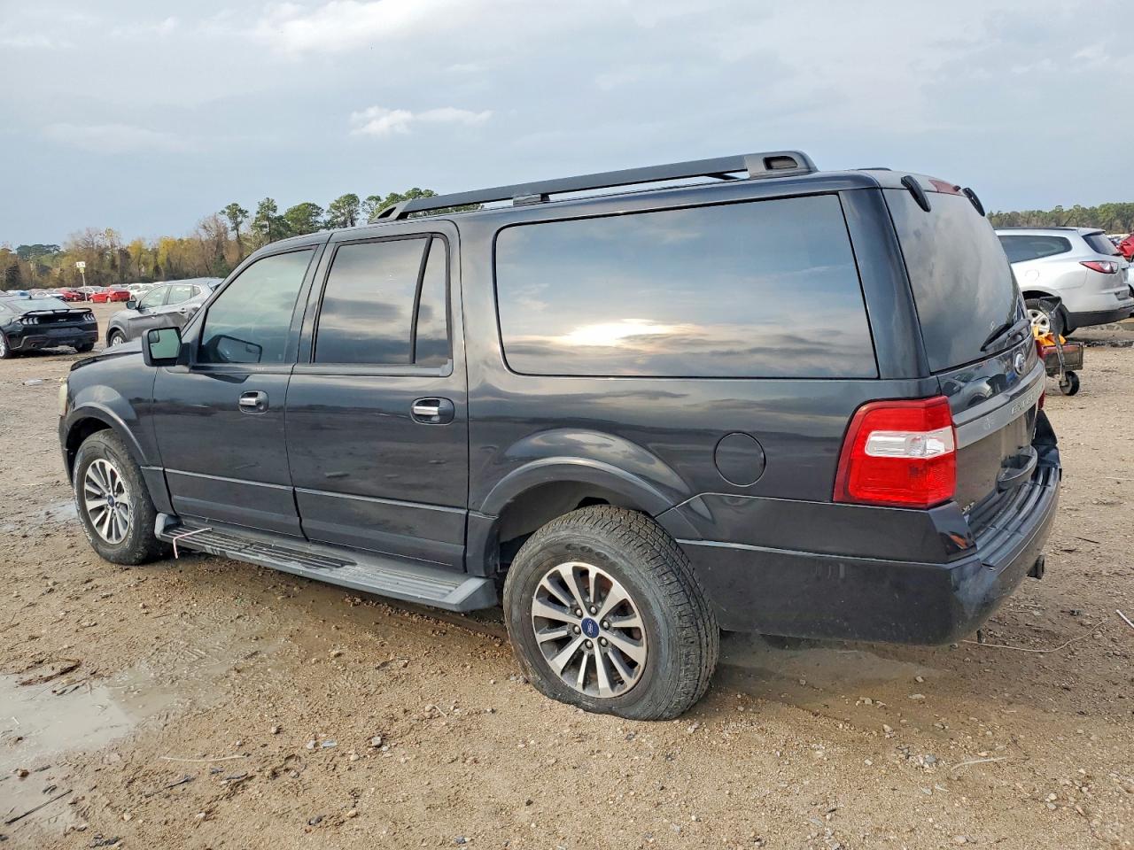 2015 FORD EXPEDITION EL XLT photo 2