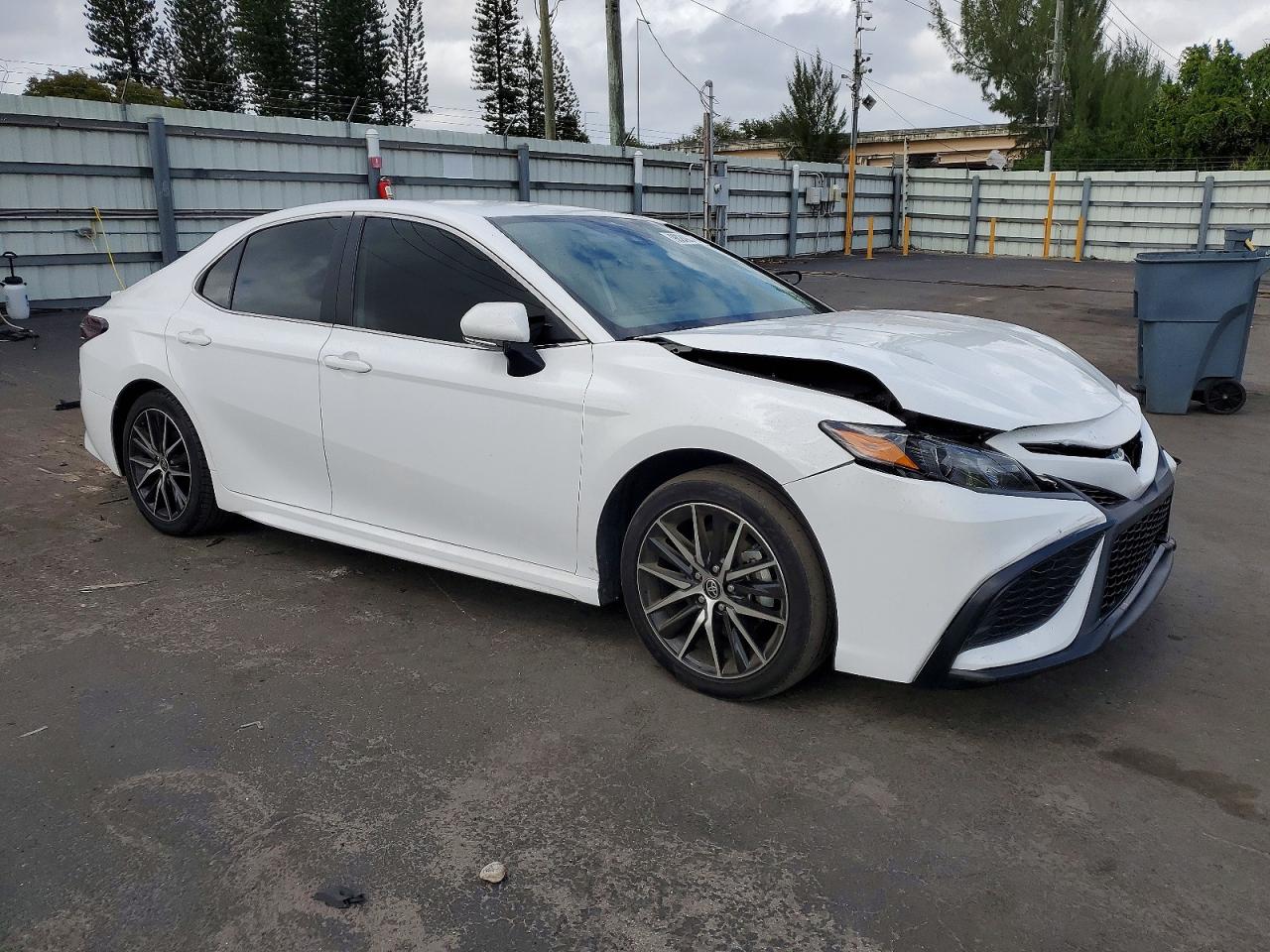 2024 TOYOTA CAMRY photo 4