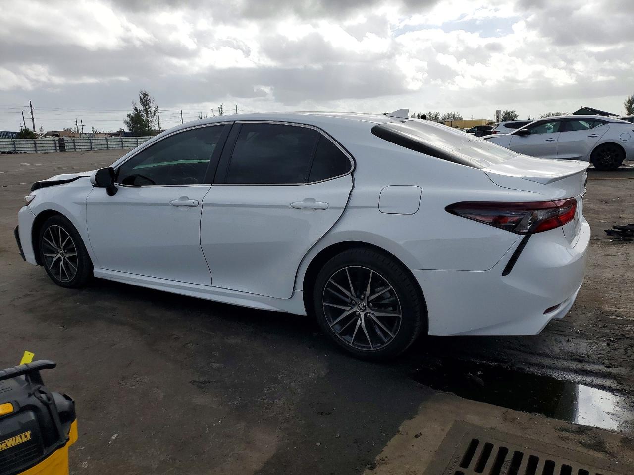 2024 TOYOTA CAMRY photo 2
