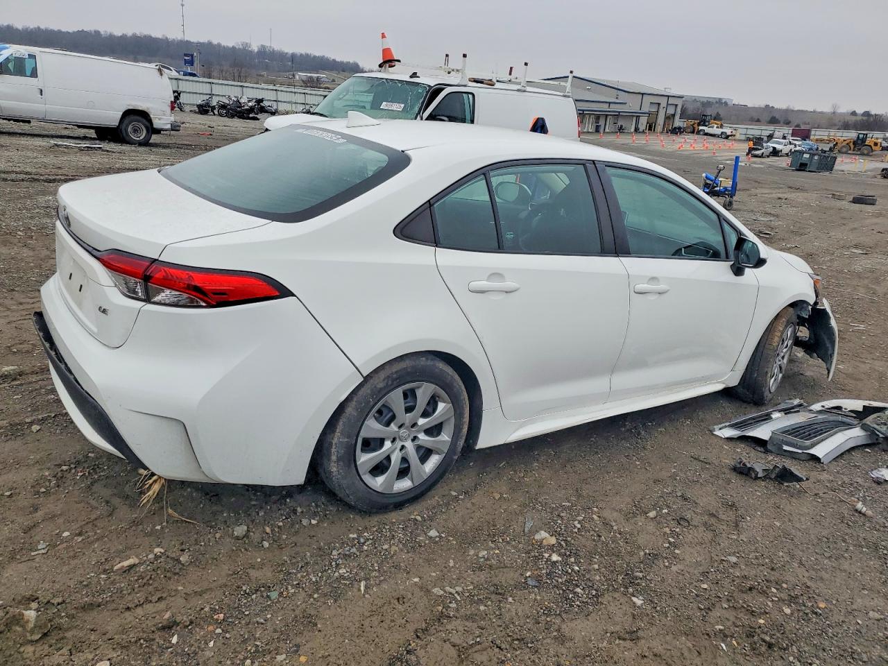 2021 TOYOTA COROLLA LE photo 3