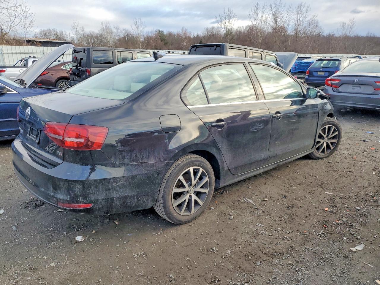 2017 VOLKSWAGEN JETTA SE photo 3