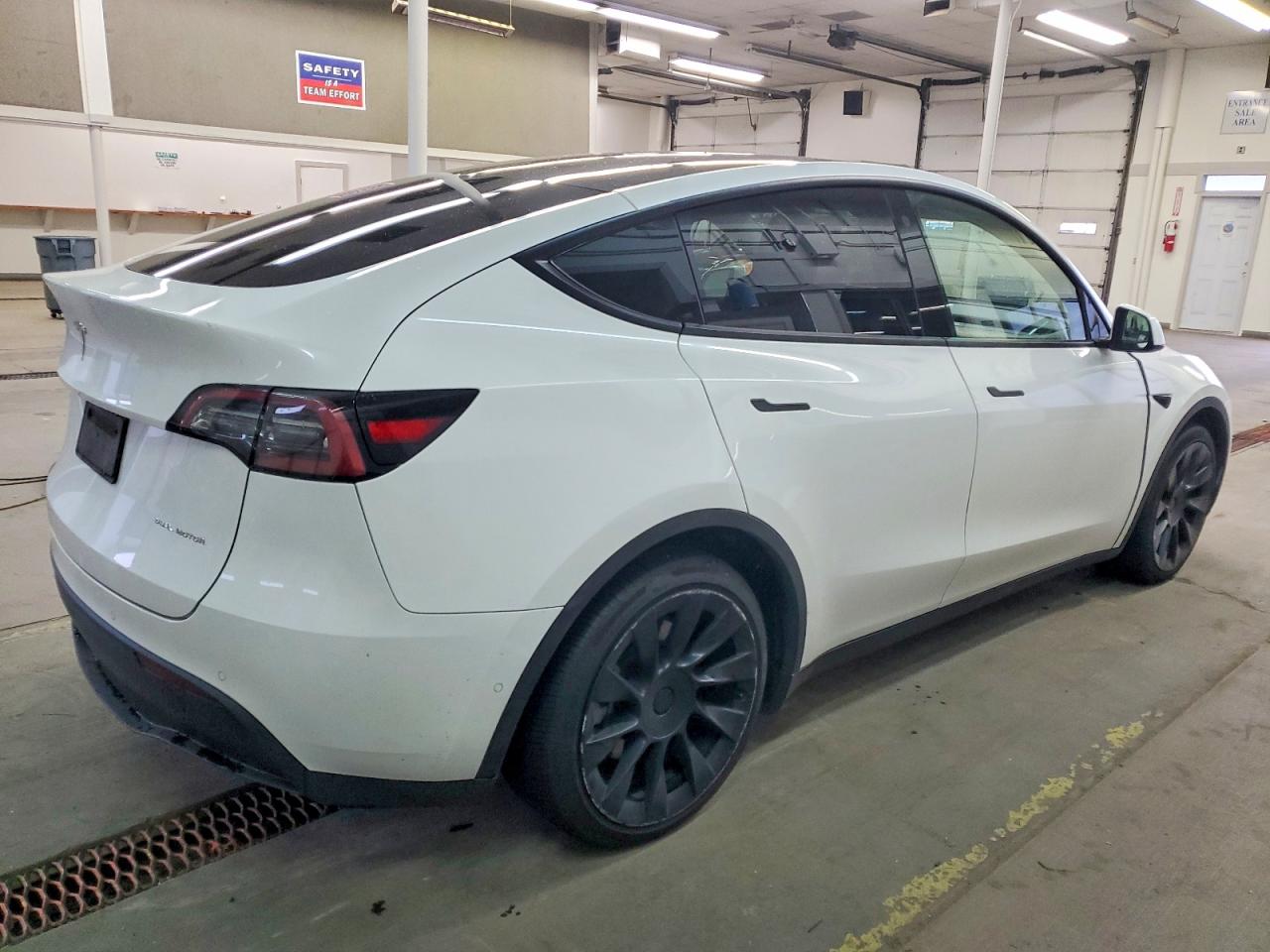 2021 TESLA MODEL Y photo 3