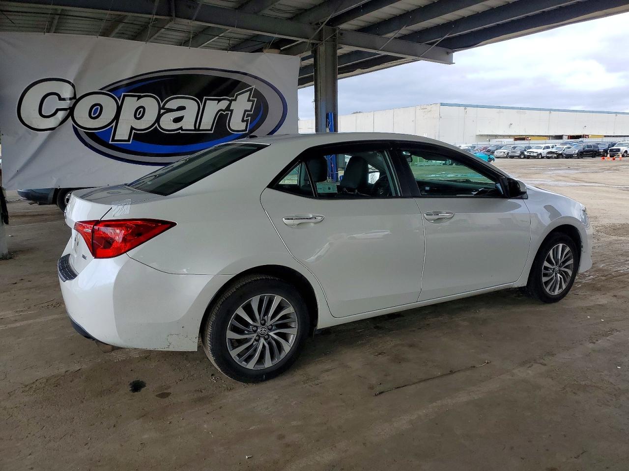 2019 TOYOTA COROLLA L photo 5