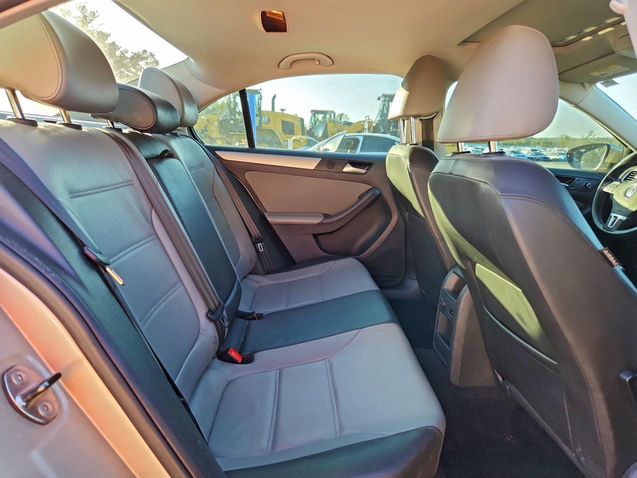 2014 VOLKSWAGEN JETTA HYBRID photo 10