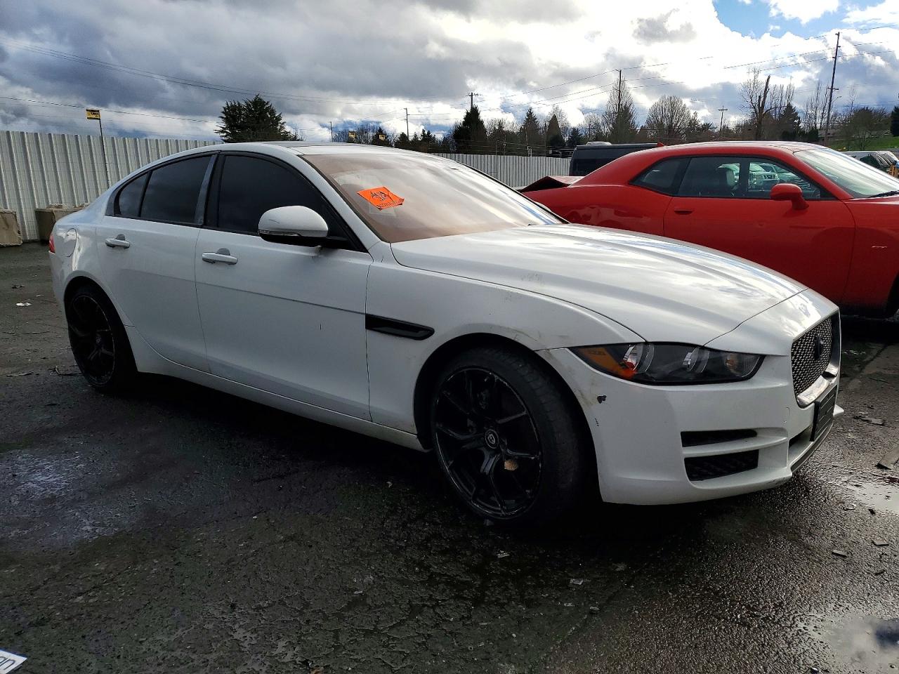 2017 JAGUAR XE PREMIUM photo 4