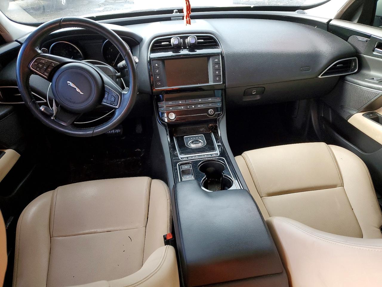 2017 JAGUAR XE PREMIUM photo 8