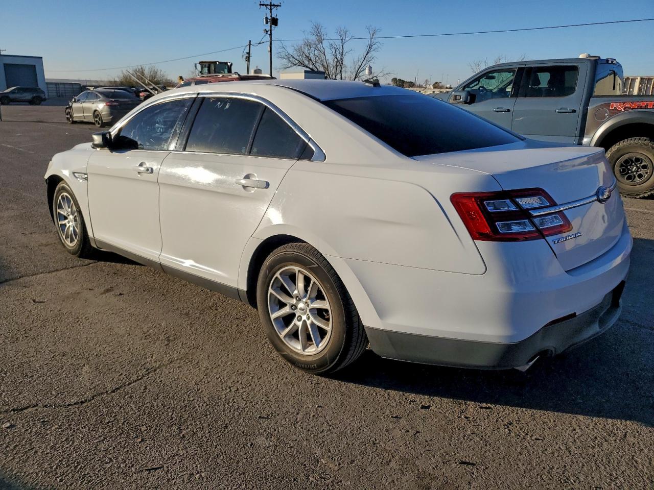 2014 FORD TAURUS SE photo 2