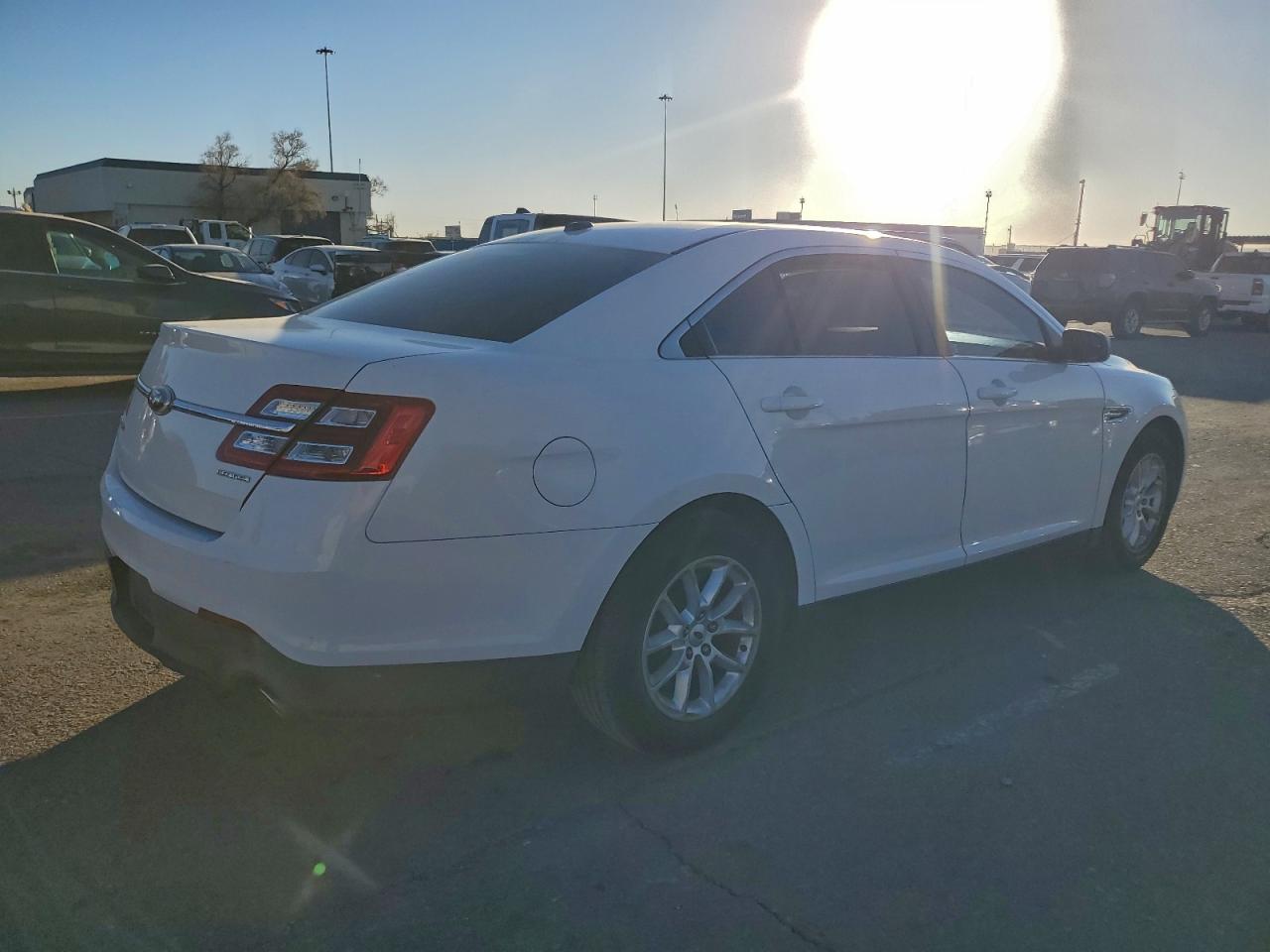 2014 FORD TAURUS SE photo 3