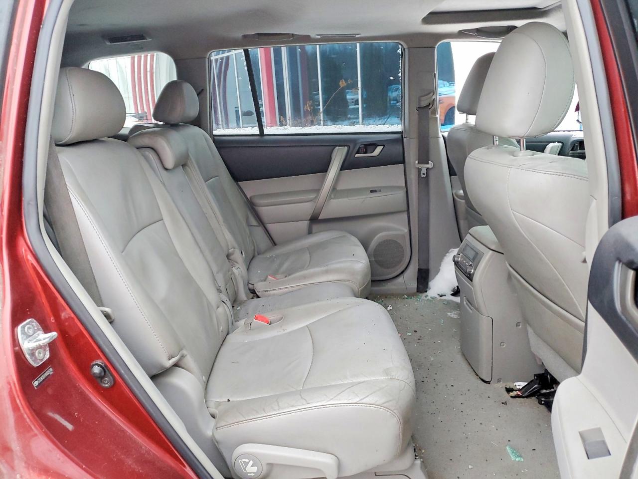 2010 TOYOTA HIGHLANDER SE photo 11