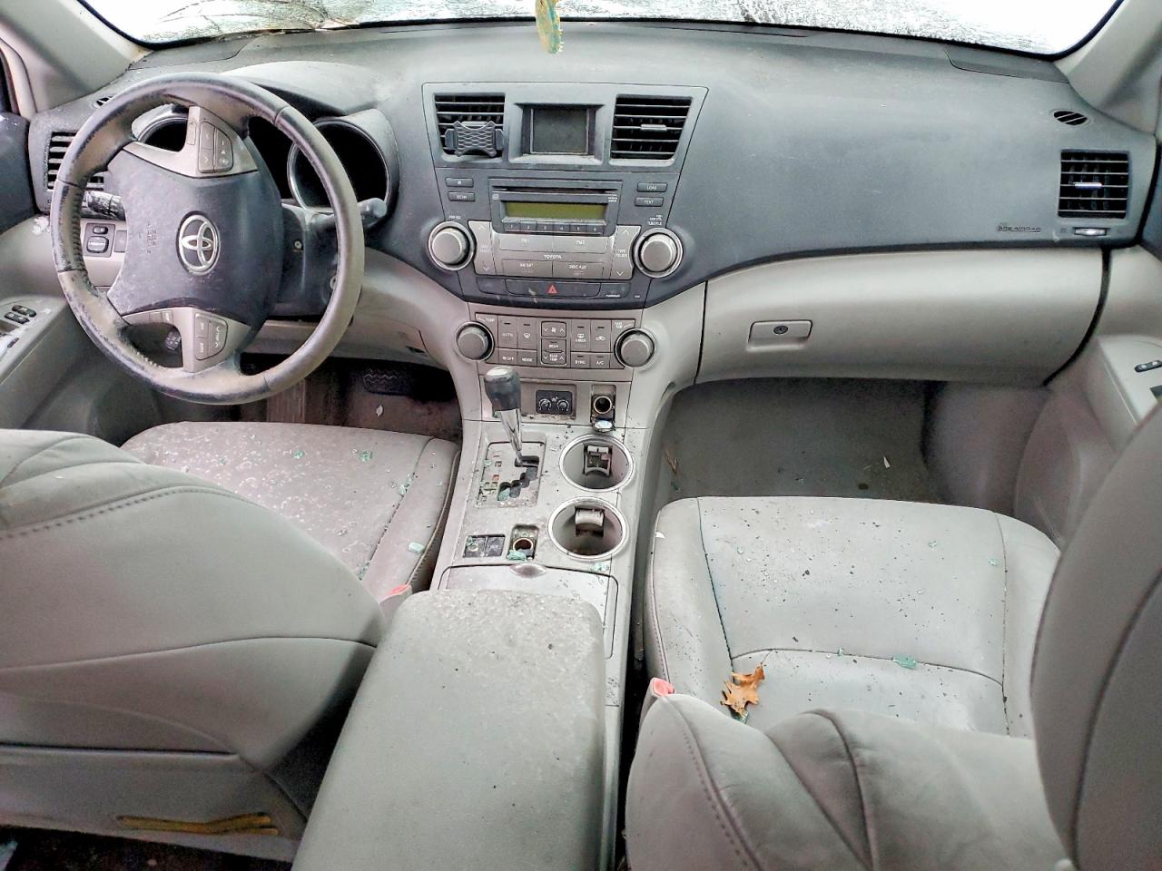 2010 TOYOTA HIGHLANDER SE photo 8
