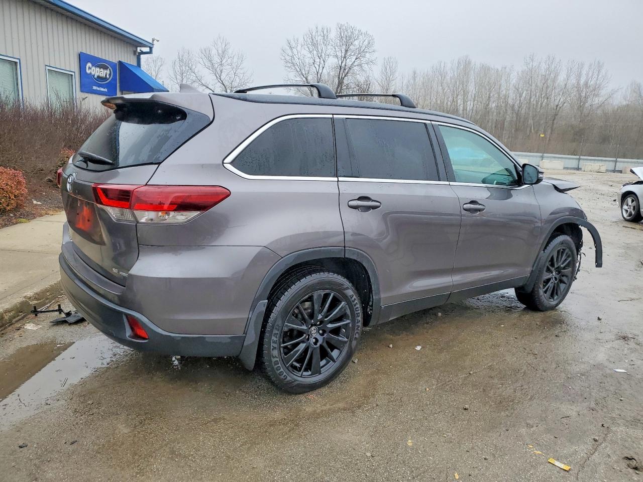 2019 TOYOTA HIGHLANDER SE photo 3
