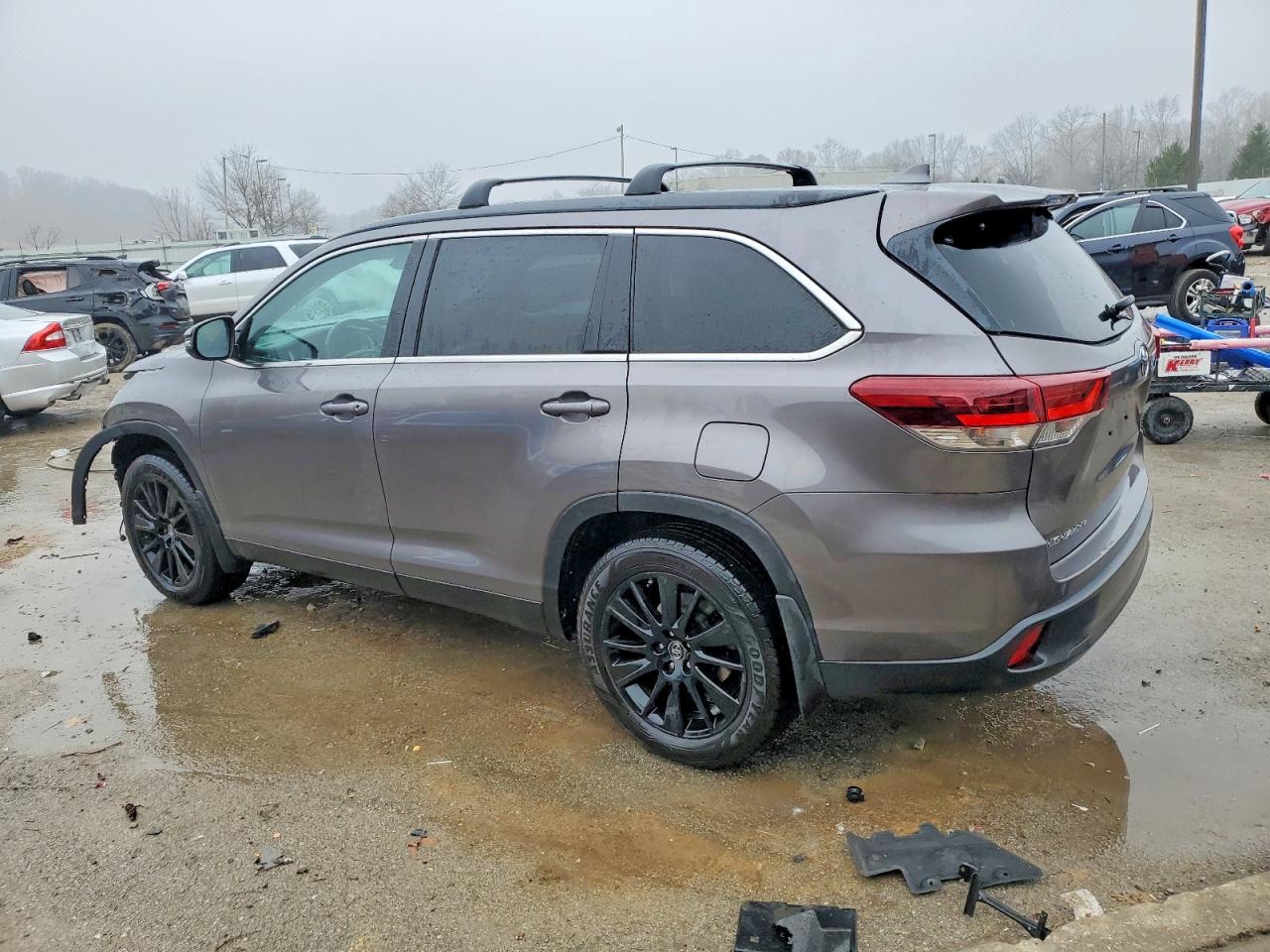 2019 TOYOTA HIGHLANDER SE photo 2