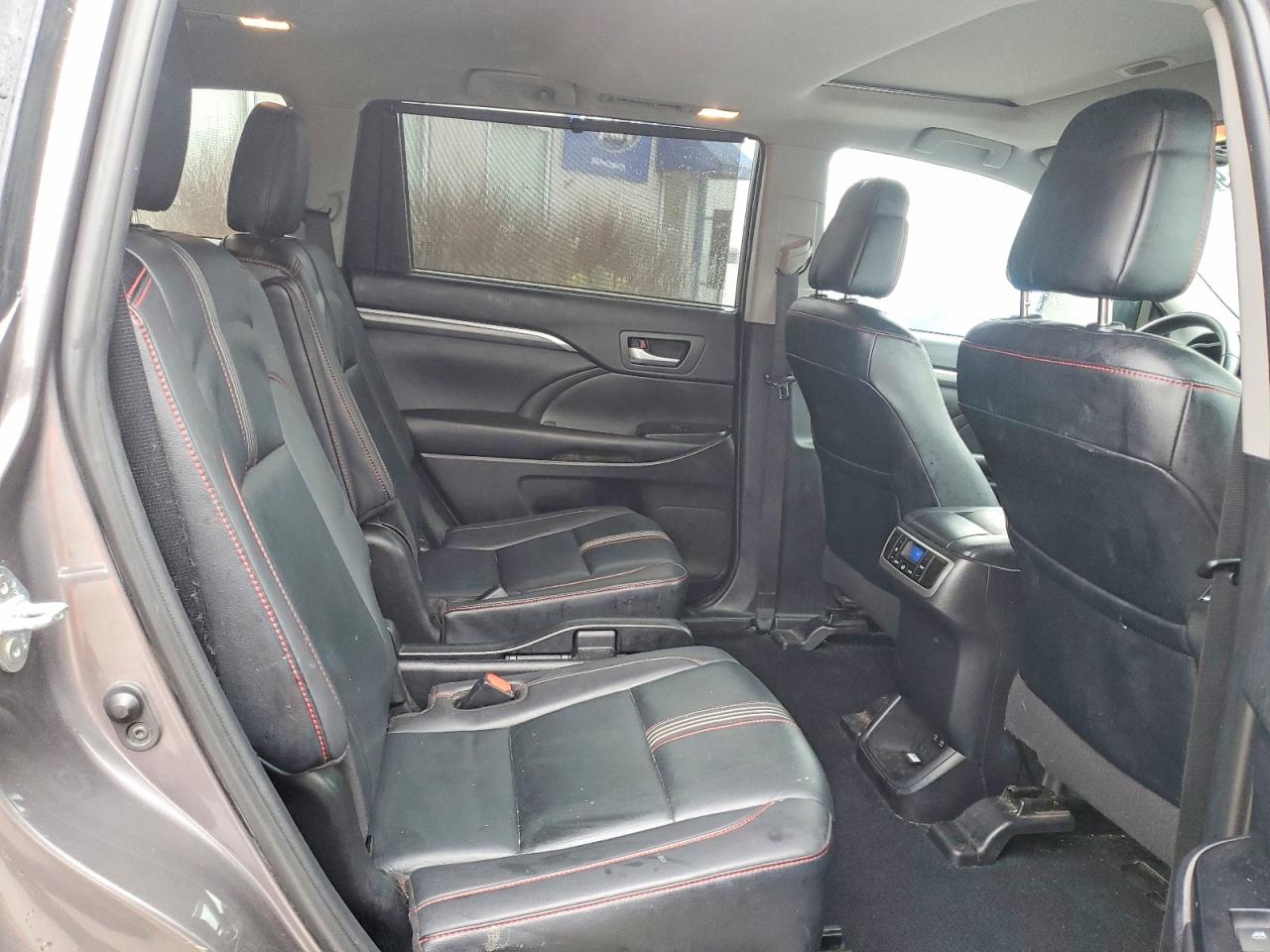 2019 TOYOTA HIGHLANDER SE photo 11
