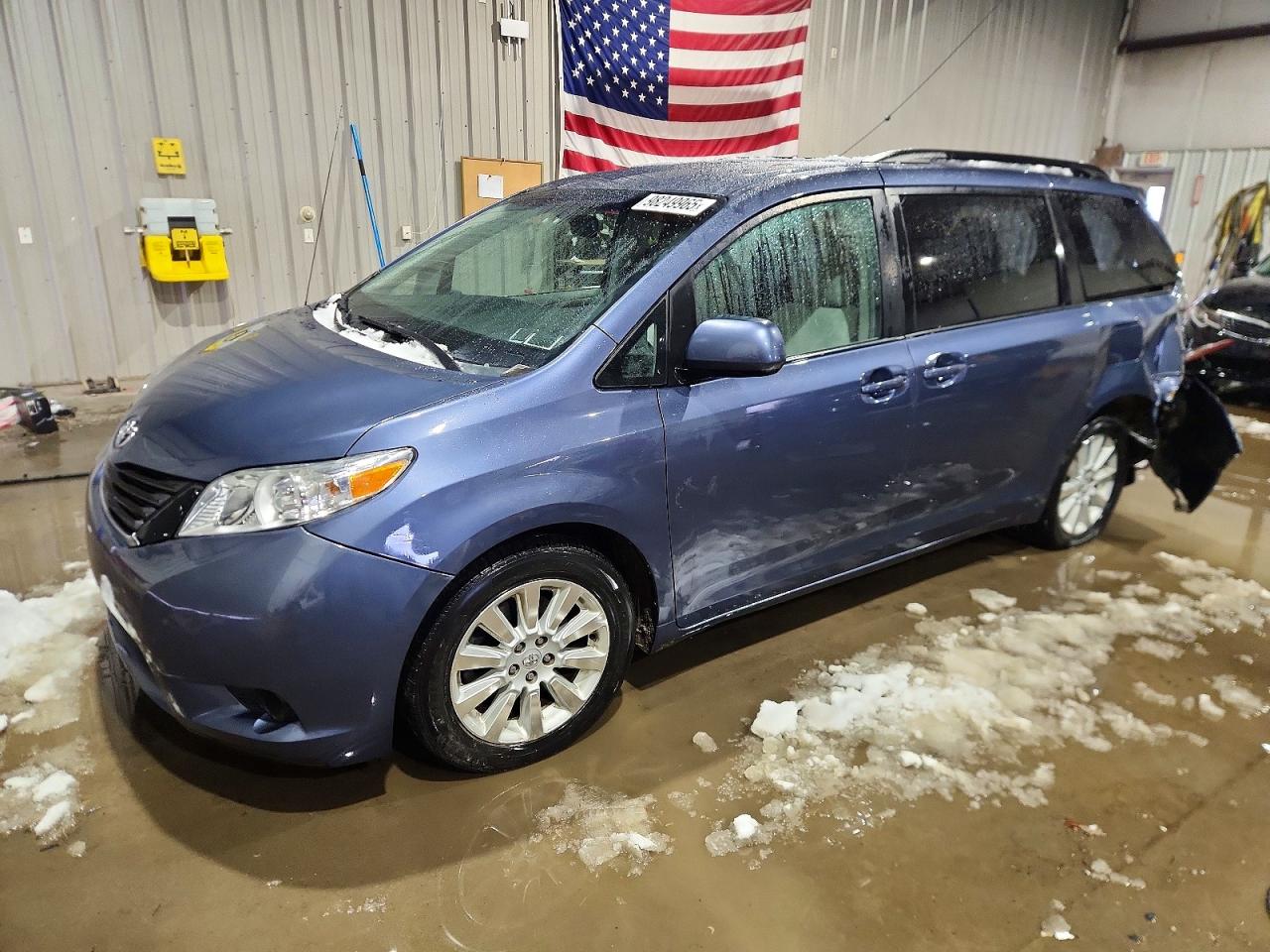 2014 TOYOTA SIENNA