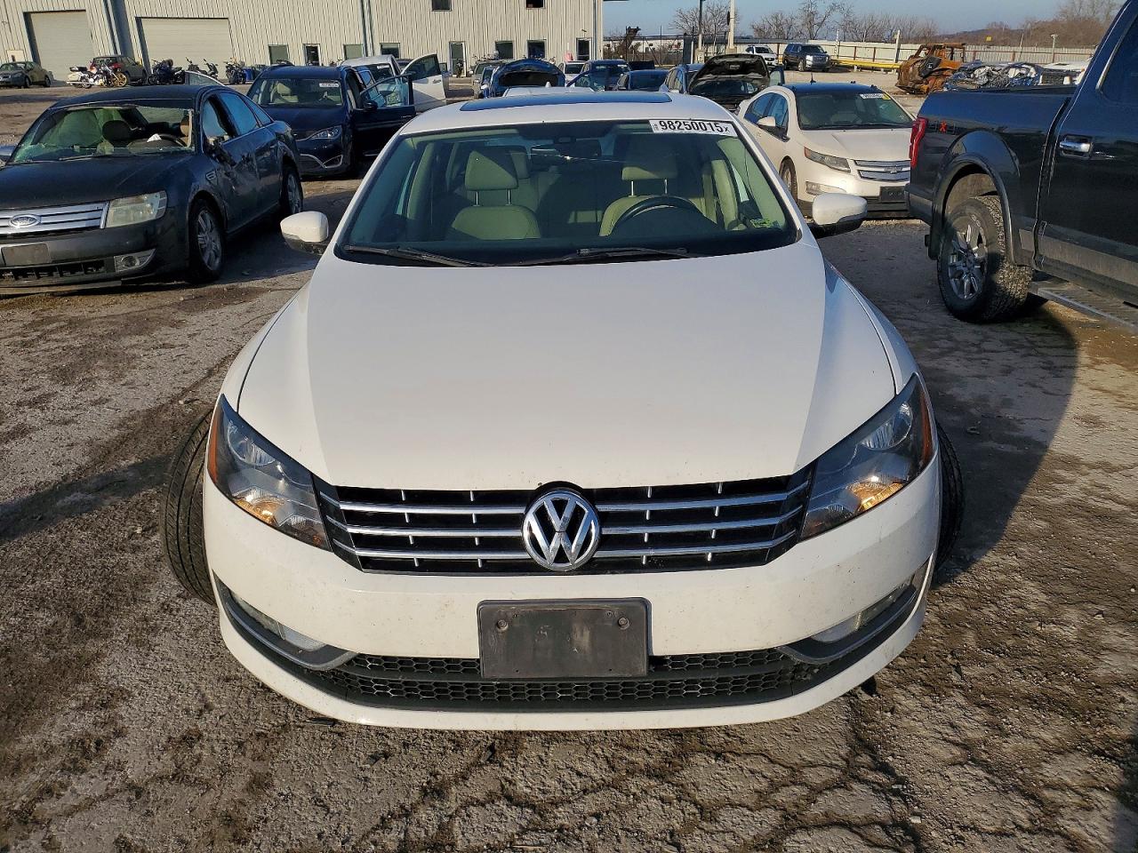 2014 VOLKSWAGEN PASSAT SEL photo 9