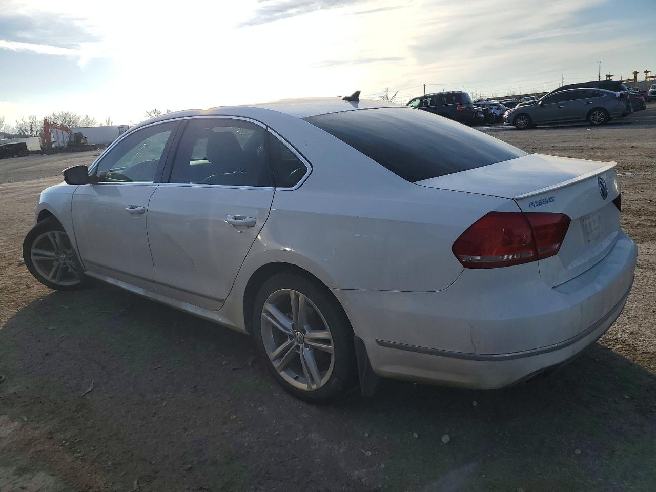 2014 VOLKSWAGEN PASSAT SEL photo 3