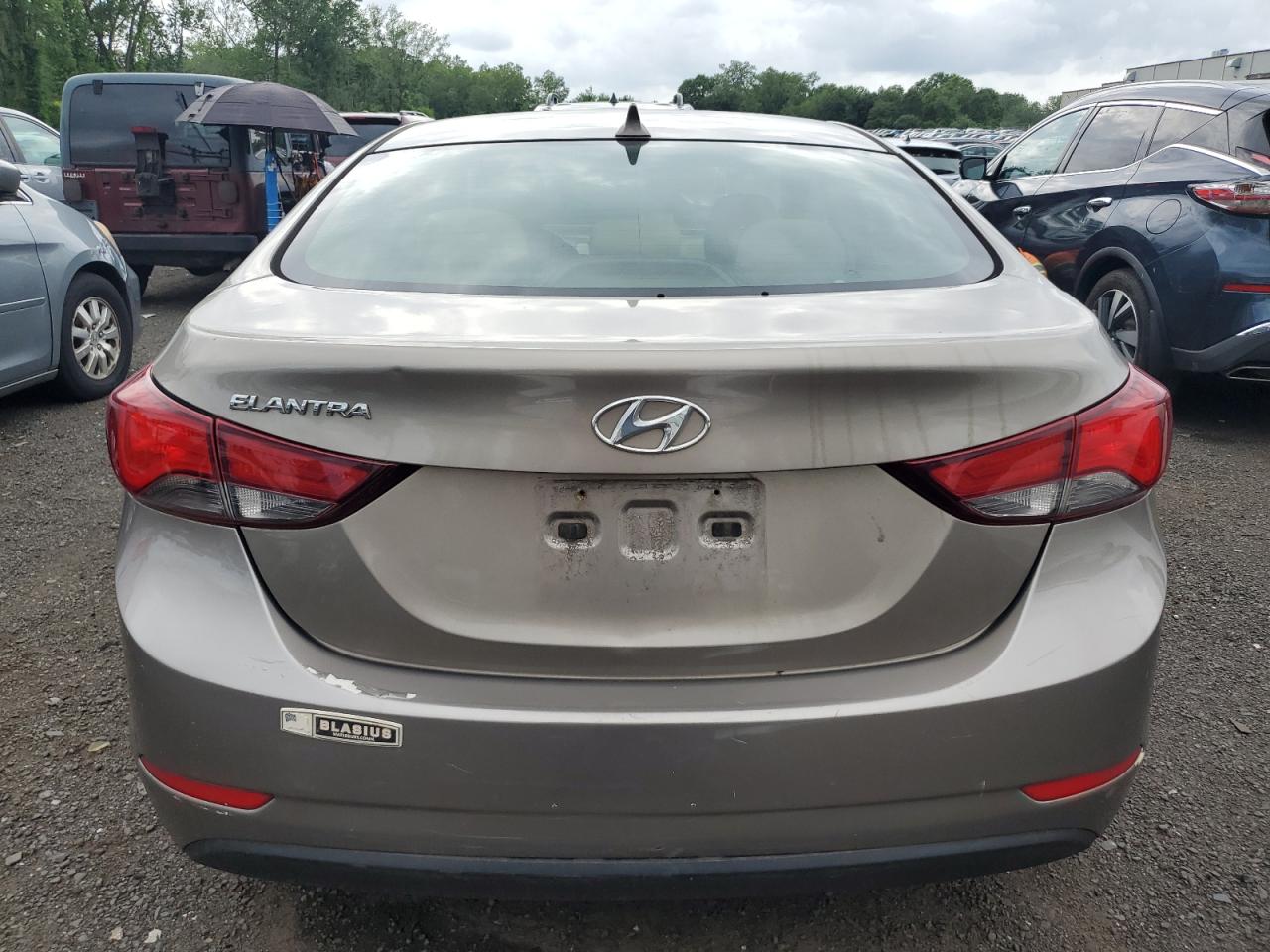 2015 HYUNDAI ELANTRA SE photo 6
