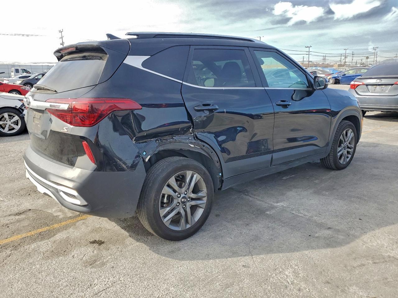 2021 KIA SELTOS S photo 3