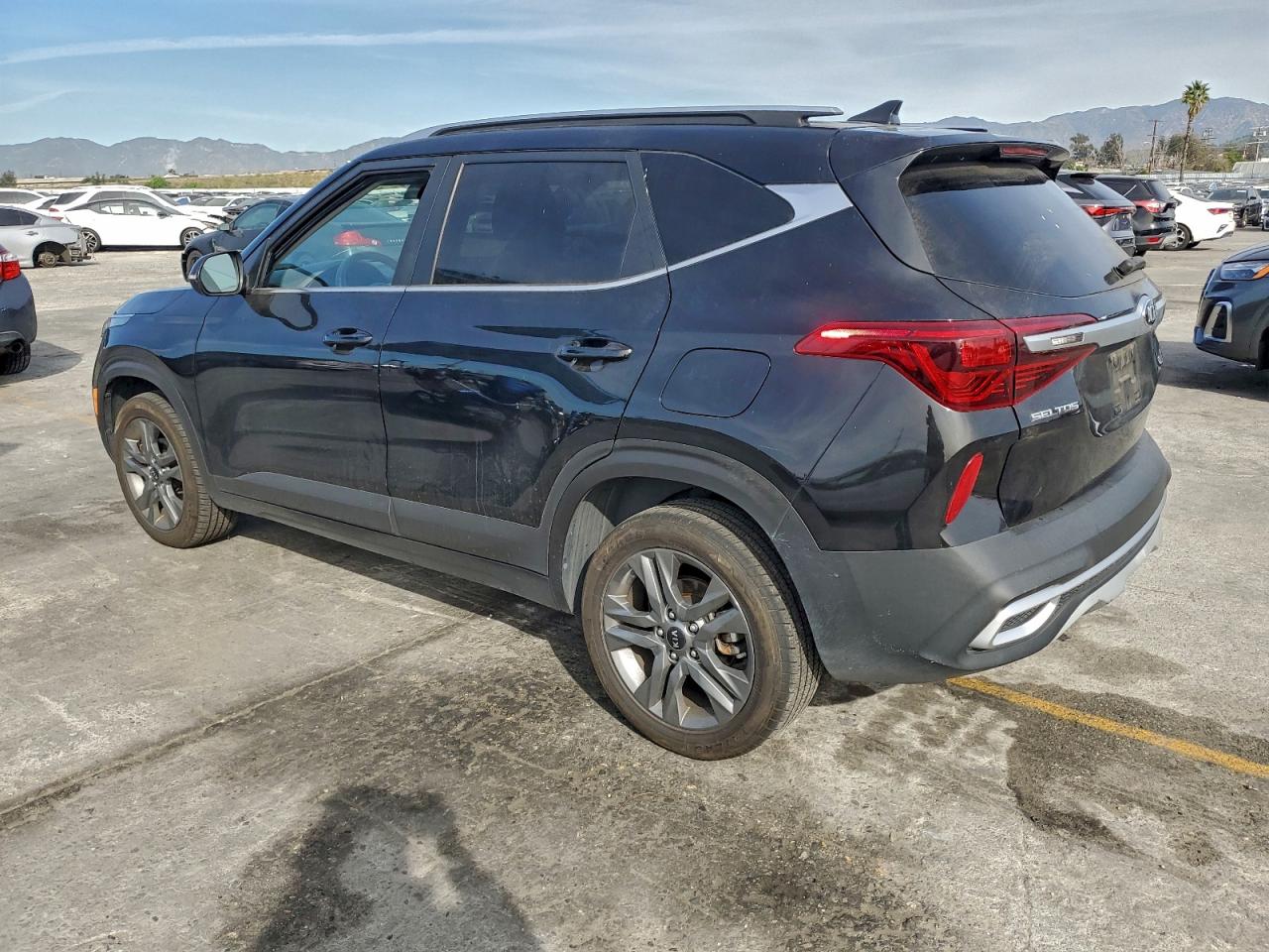 2021 KIA SELTOS S photo 2