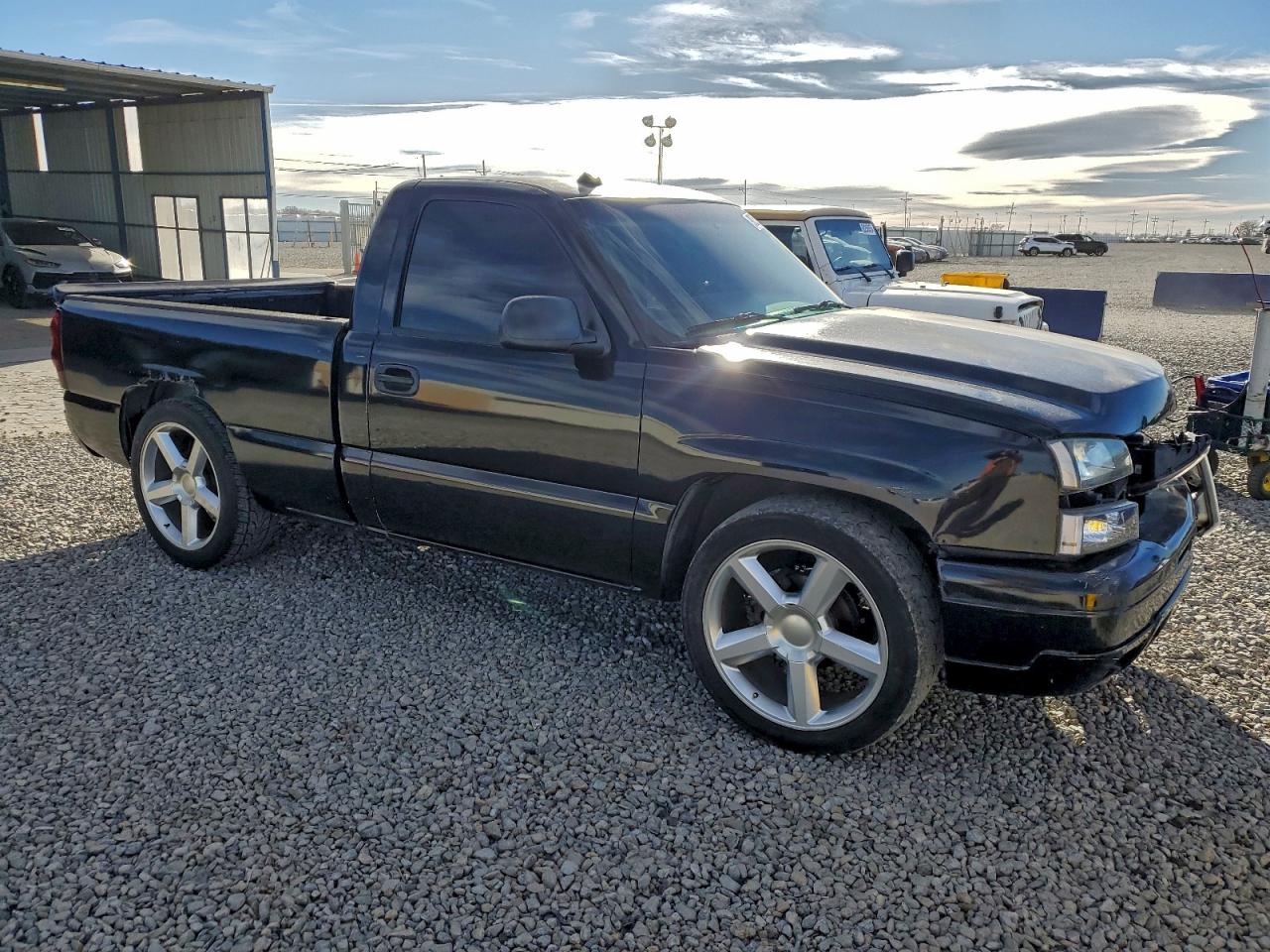 2004 CHEVROLET SILVERADO C1500 photo 4