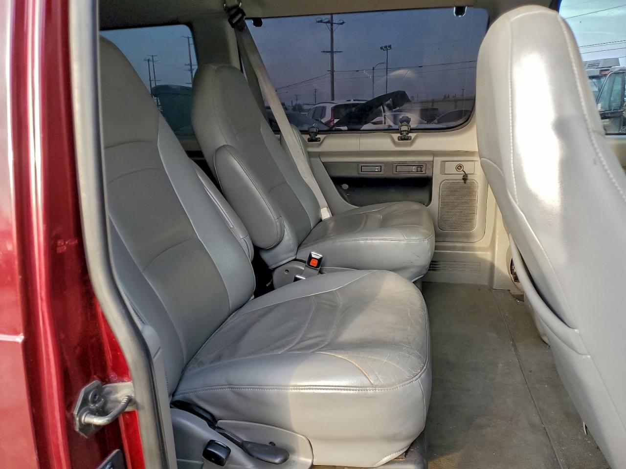 2006 FORD ECONOLINE E150 WAGON photo 11