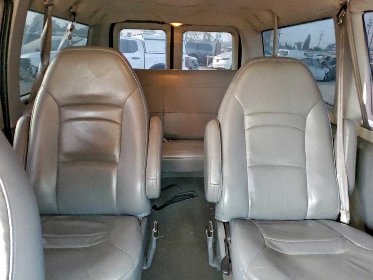 2006 FORD ECONOLINE E150 WAGON photo 10