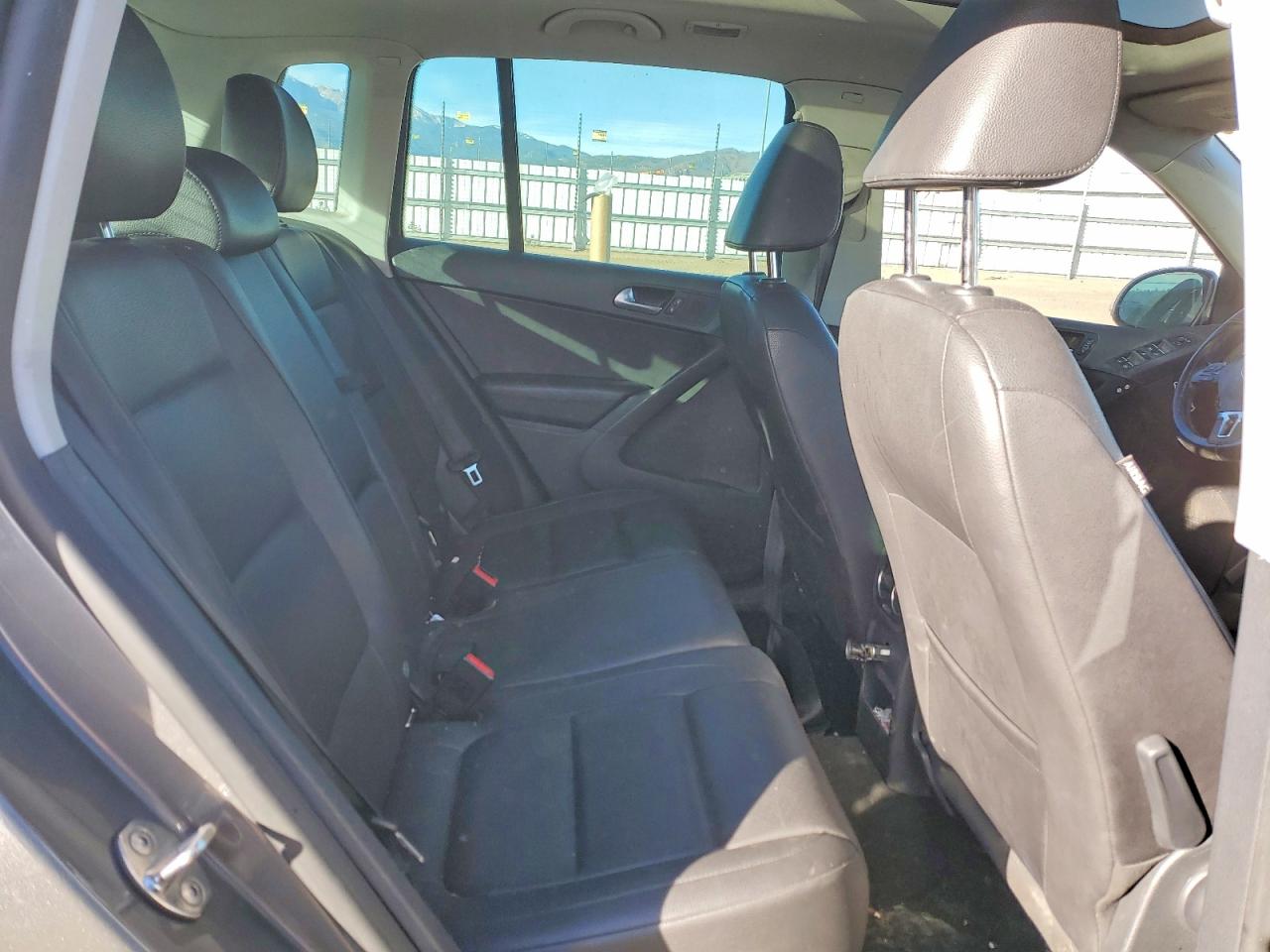 2012 VOLKSWAGEN TIGUAN S photo 10